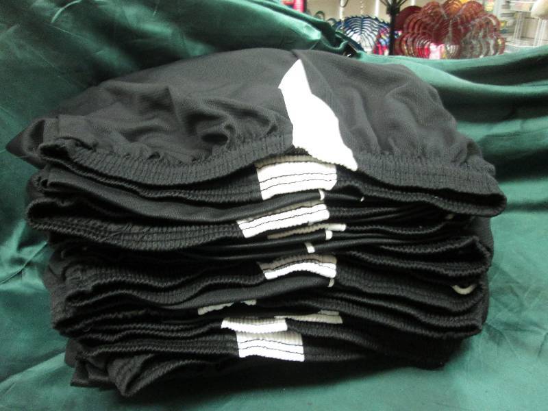 19 size small black and white runni...