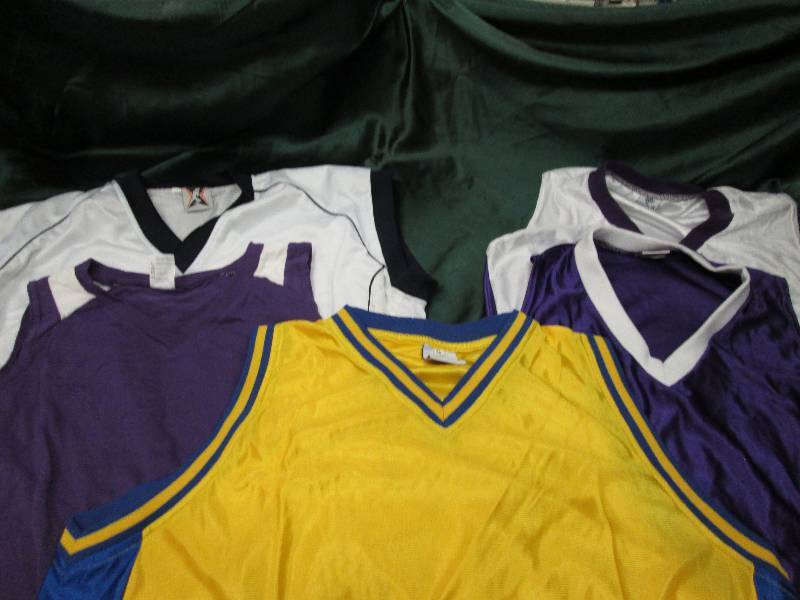 5 sleeveless shirts variety of styl...