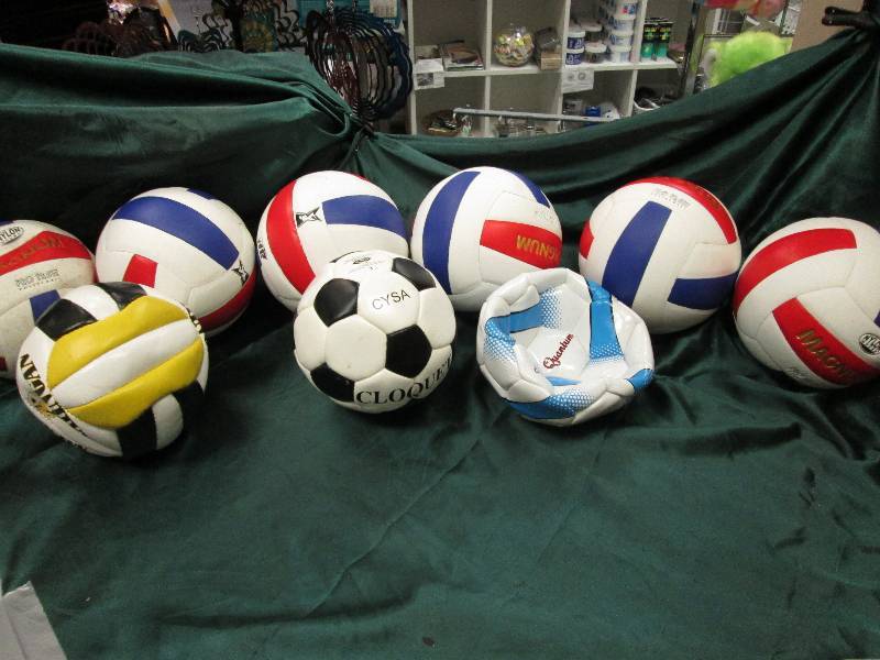 7 vollyballs and 2 soccer balls...
