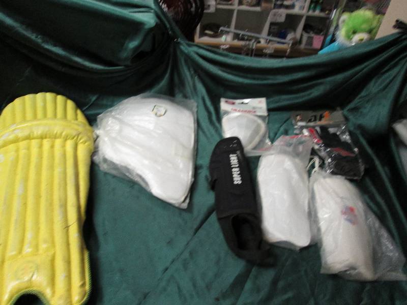 8 protective padding pieces...