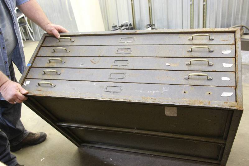 Lyon Metallic Mfg Co., Aurora, Illinois  Large metal tool chest
