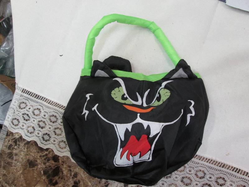 12 trick or treat bags...
