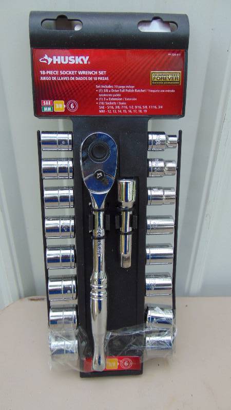 Husky 18 Piece Socket Wrench Set