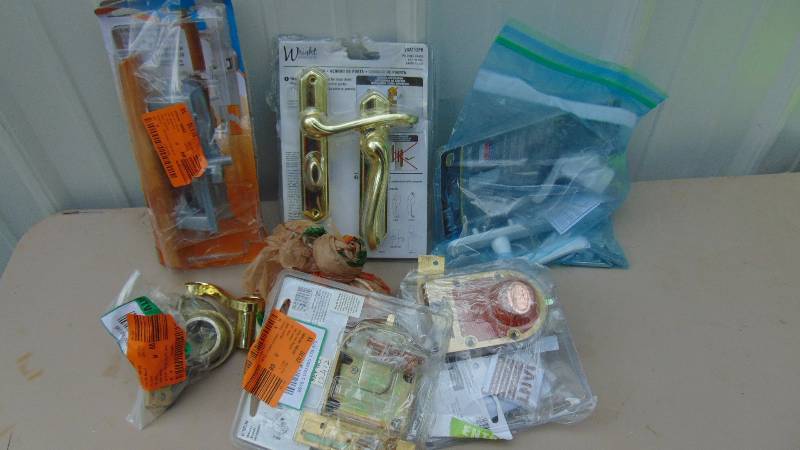 Lot of Misc Storm Door Knobs