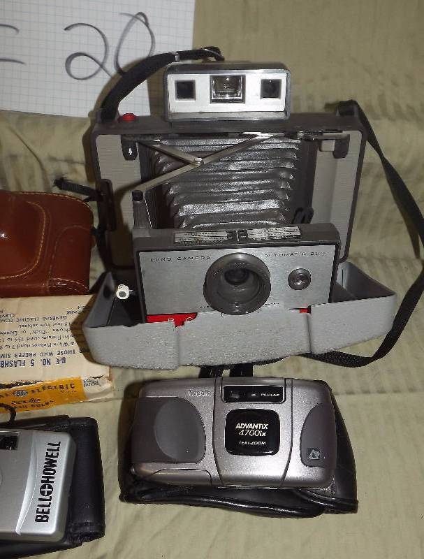 Vintage Camera & Flash Bulbs Lot