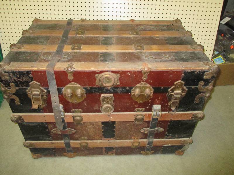 Vintage Trunk with interior box, good overall condition for its age