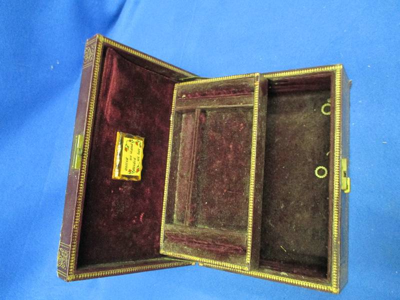 Nice old jewelry box...