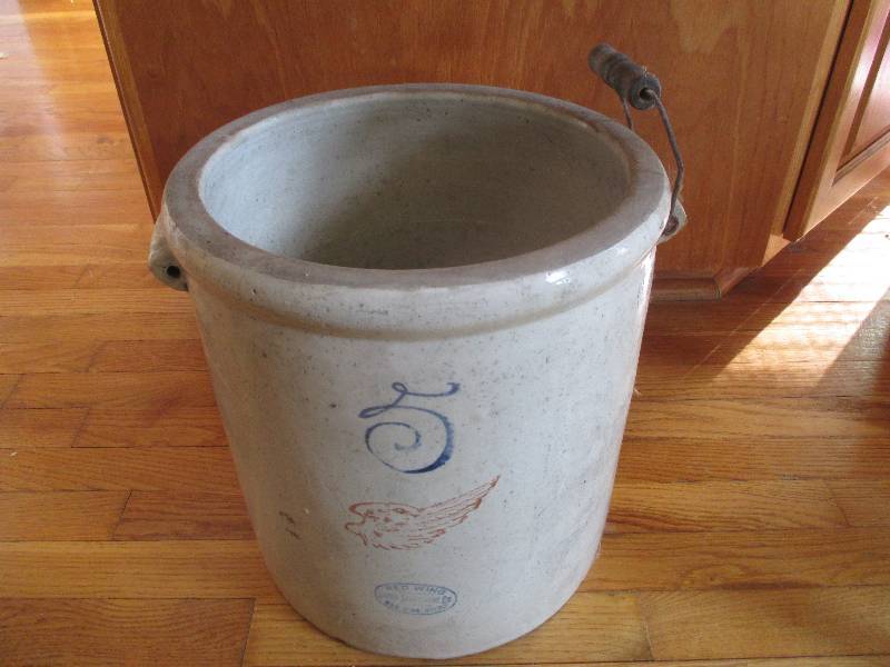 Redwing Crock, patented Dec 1915  1...