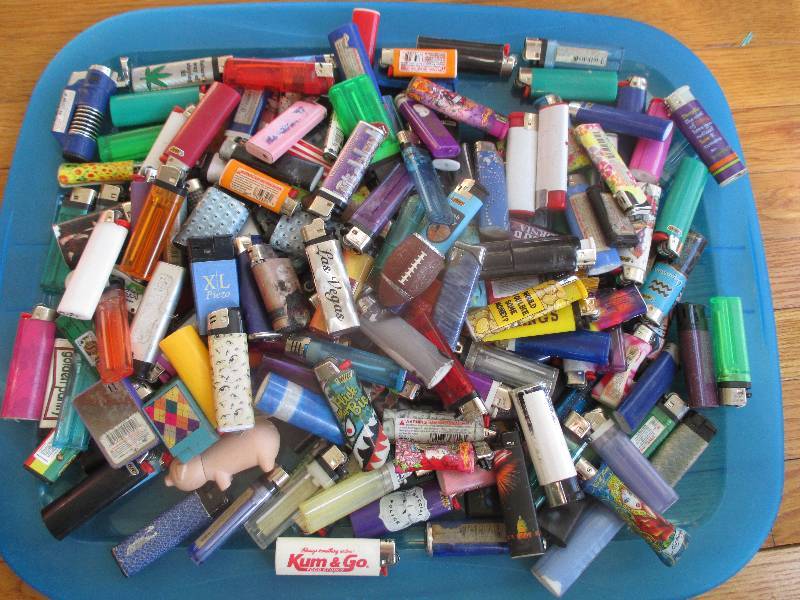 Lot of collector lighters, some wor...