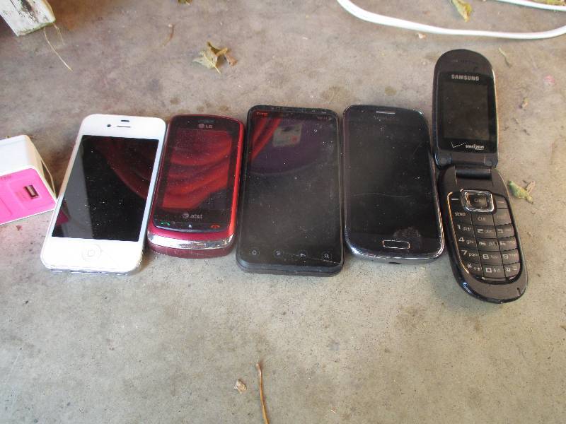 Lotof cell phones, no chargers, sol...