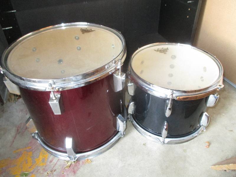 2 drums, good heads...