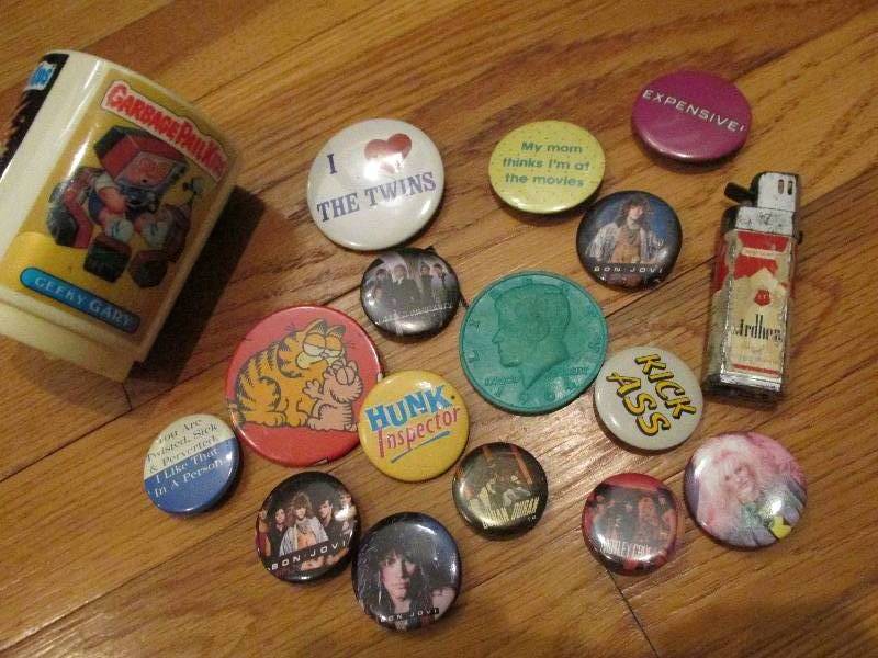 Lot of 80s rock and other buttons ...