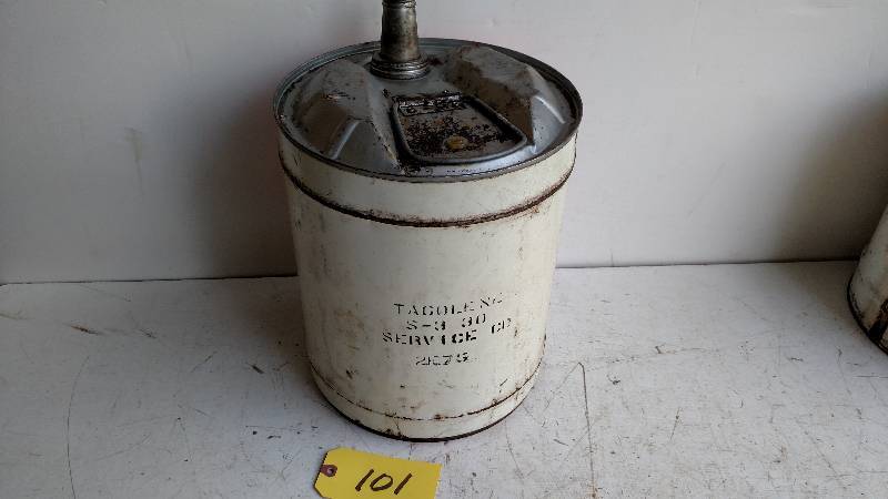 lot 101 image: Skelly 5 Gallon Oil Can...