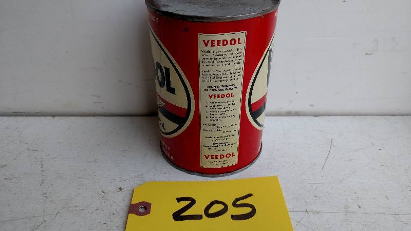 lot 205 image: Veedol Flying V Oil 1 Quart Can...