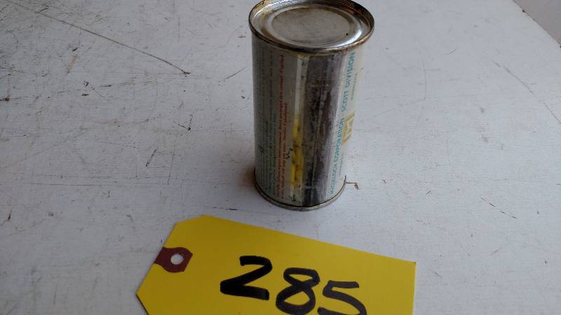 lot 285 image: Scott Outboard Oil 6 oz. Can...