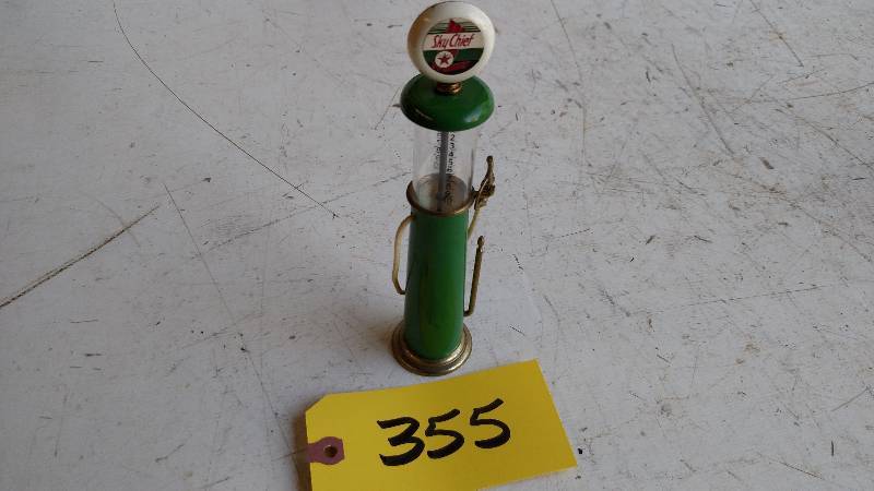 lot 355 image: Texaco Sky Chief Visible Gas Pump, ...