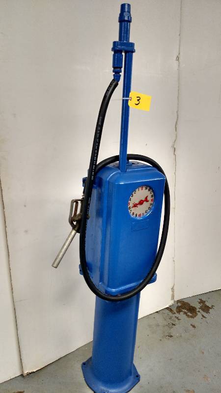lot 3 image: Wayne Model 85 Curb Pump, (Circa 1912), Original Restored Gas Pump