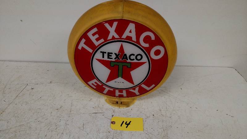 lot 14 image: Plastic Gas Pump Globe with Origina...