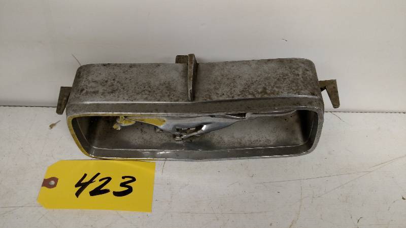 lot 423 image: Mustang Grill Emblem...