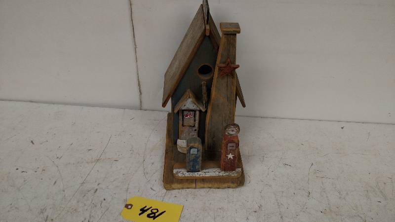 lot 481 image: Wooden Garage Bird House...