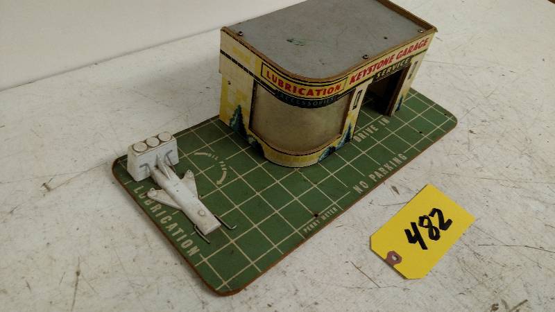 lot 482 image: Keystone Garage, 20 x 9...
