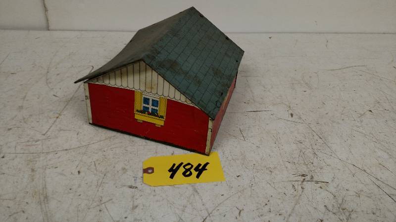 lot 484 image: Tin Garage...