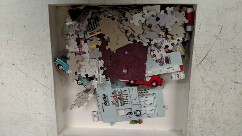 lot 485 image: Als Garage Puzzle...