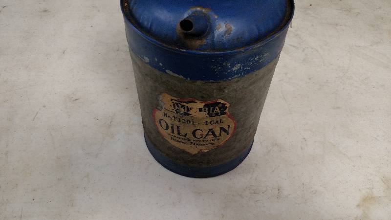 lot 155 image: Columbia Galvanized 1 Gallon Oil Ca...