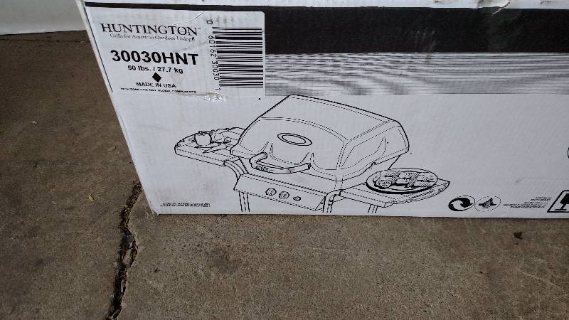 lot 15 image: Huntington Model 30030HNT LP Gas Gr...