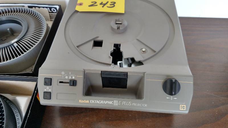 lot 243 image: Kodak Ektagrapic IIIE Plus Slide Pr...