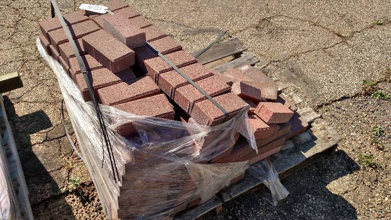 lot 185 image: Pavers...