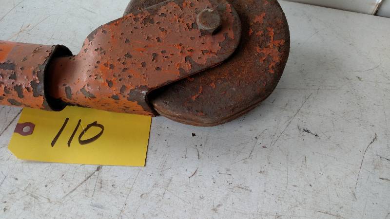 lot 110 image: Bulldog Trailer Jack, Wheel Hub is ...