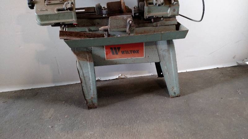 lot 129 image: Wilton Model 3Z990 Horizontal Bands...