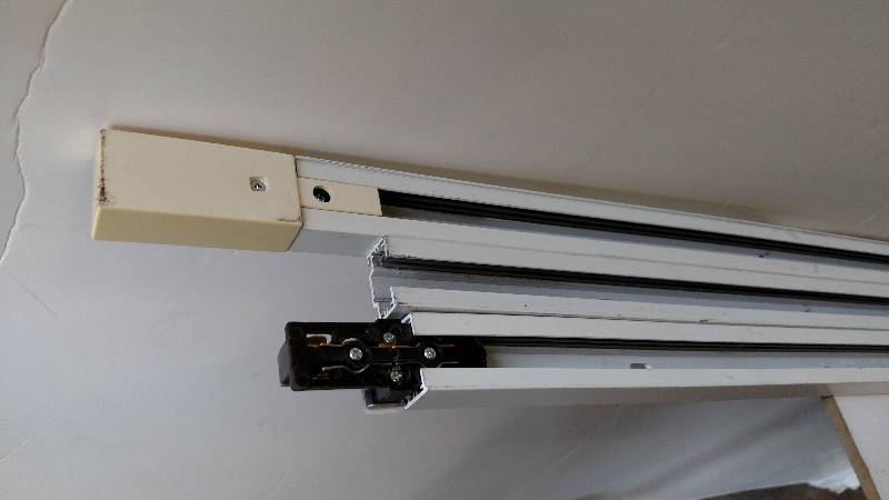 lot 153 image: Track Lighting including (3) 8 Tra...
