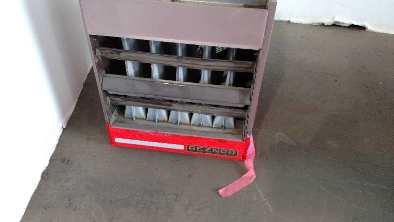 lot 156 image: Reznor Model XL-75 75000 BTU Natura...