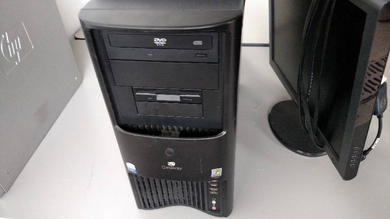 lot 225 image: Gateway E-6610D Computer, Monitor, ...