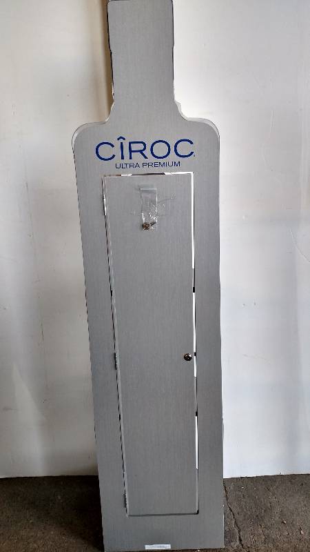 lot 53 image: Circc Vodka Display, 77x16...