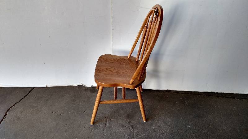 lot 322 image: Oak Chair...