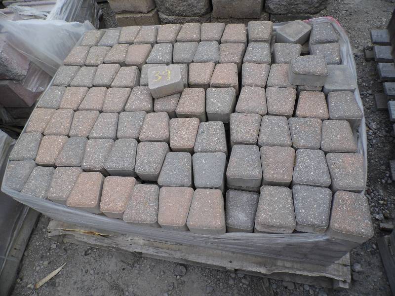 lot 39 image: Misc Pavers