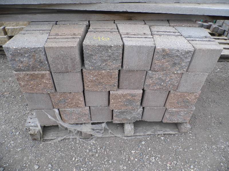 lot 46 image: Versa Lok tan Char Cobble Wall