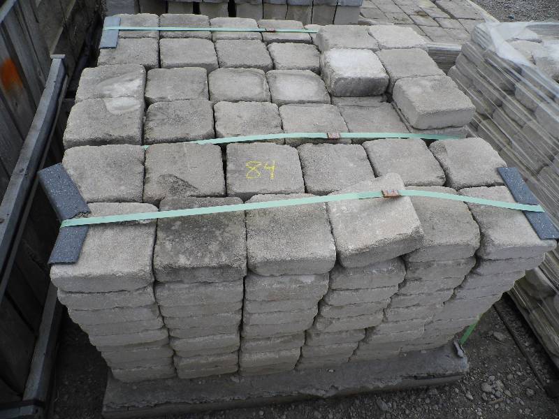 lot 84 image: Natural Indiana Limestone Pavers