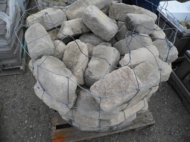 lot 86 image: Natural Indiana Limestone Full Bed