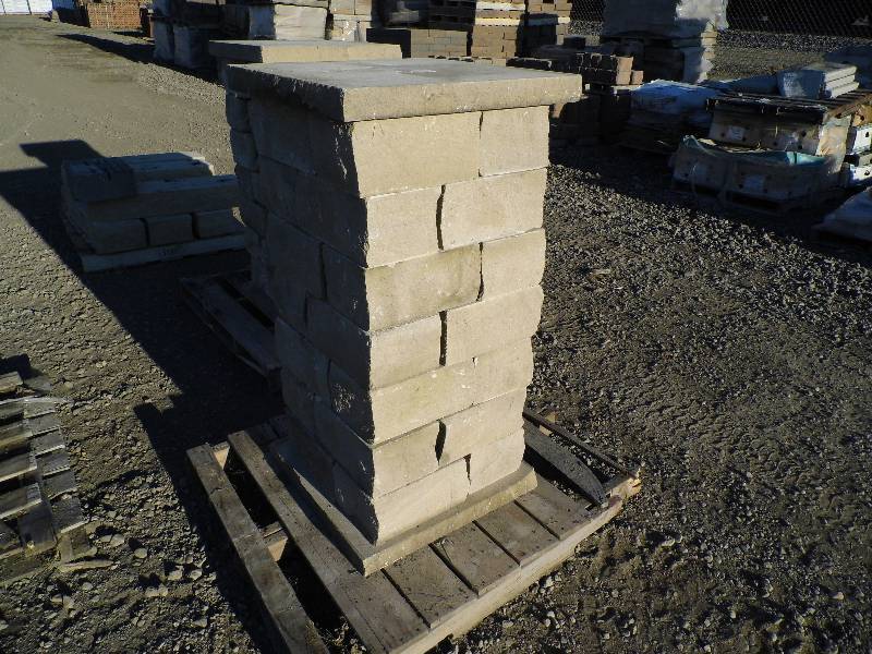 lot 159 image: Natural Stone Indiana Limestone Column