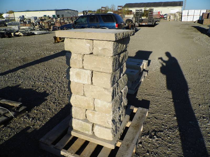 lot 160 image: Natural Stone Indiana Limestone Column