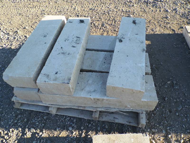 lot 161 image: Indiana Limestone Retaining Wall