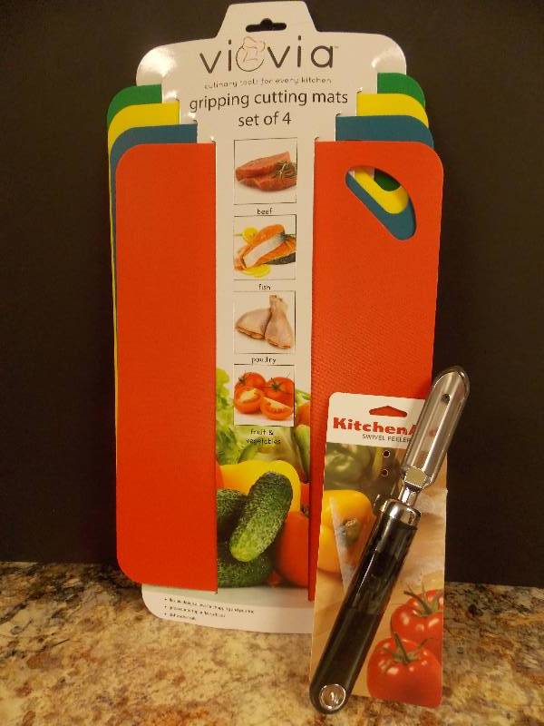 VioviaKitchen Aide Cutting Mats & Veggie Peeler