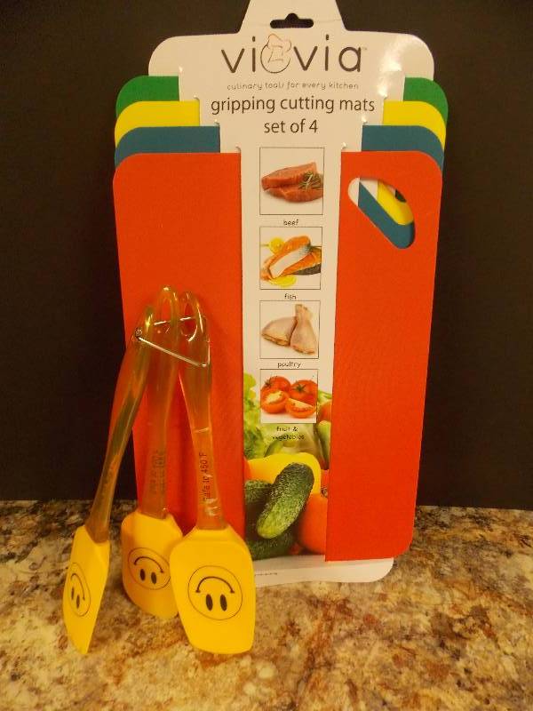Viovia Gripping Cutting Mats and Spatulas