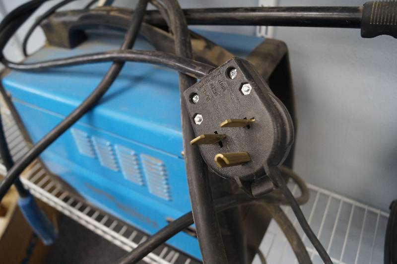 lot 33 image: Welder