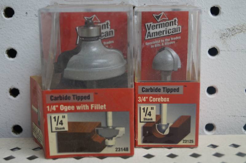 lot 44 image: Router bits