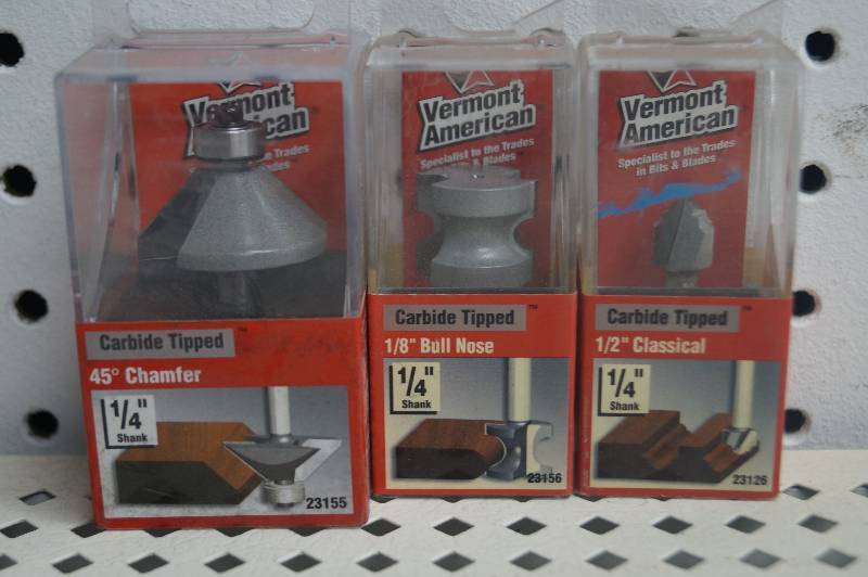 lot 45 image: Router bits